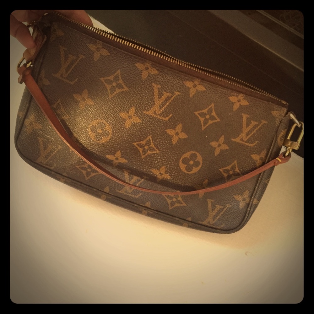 Louis Vuitton pouchette neverfull handbag